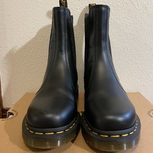 Dr Martens 2976 Hi Smooth Leather Chelsea Boots